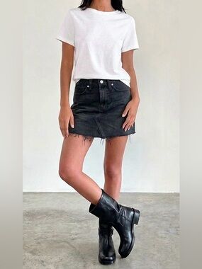 🖤 Madewell Washed Black 100% Cotton Rigid Denim Raw Hem Mini Skirt Size 23